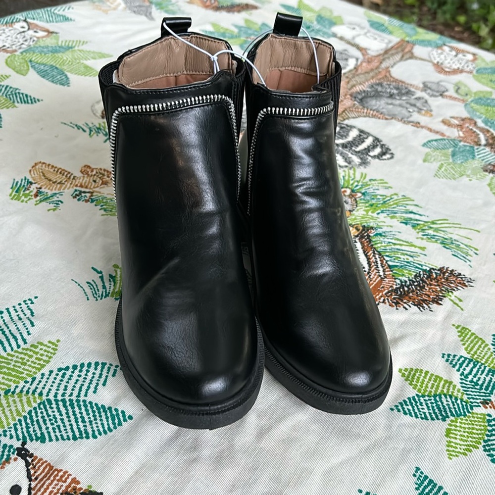 NWT Regazza Black Slip On Ankle Boots Elastic Sides Zipper Design Women’s 6 8 10